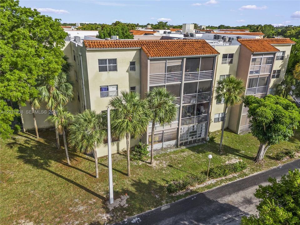 For Sale: $175,000 (2 beds, 2 baths, 1000 Square Feet)