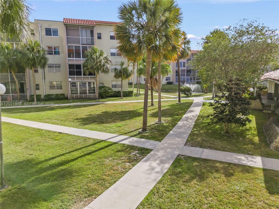 For Sale: $175,000 (2 beds, 2 baths, 1000 Square Feet)