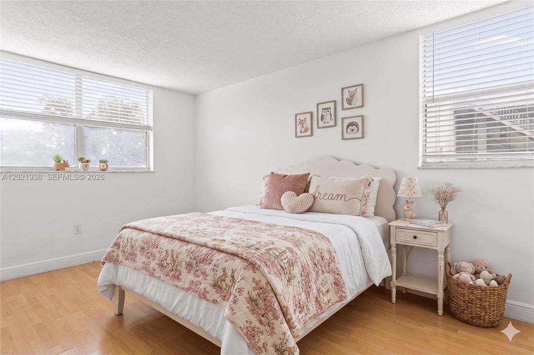 For Sale: $175,000 (2 beds, 2 baths, 1000 Square Feet)