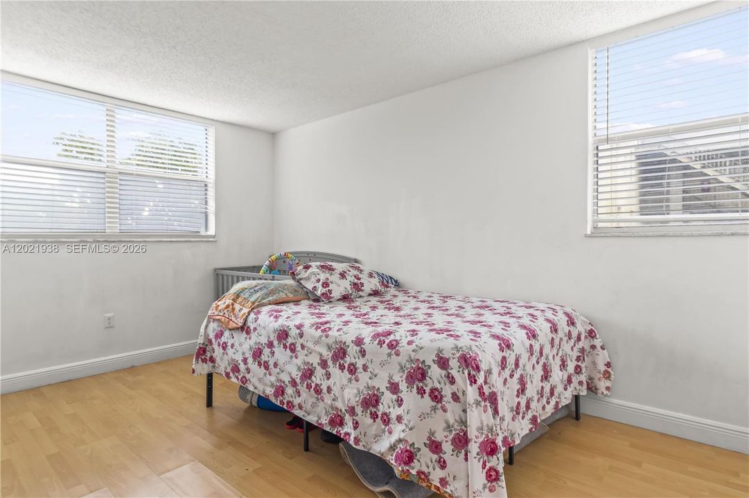 For Sale: $175,000 (2 beds, 2 baths, 1000 Square Feet)