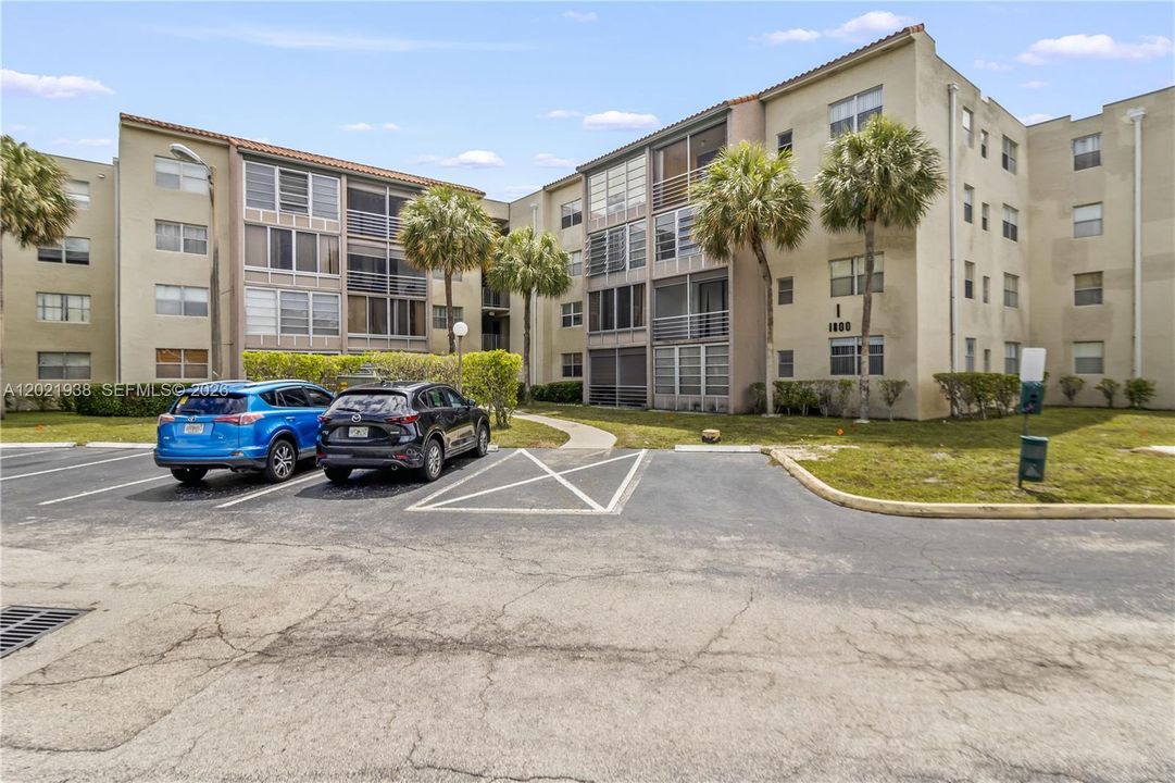 For Sale: $175,000 (2 beds, 2 baths, 1000 Square Feet)