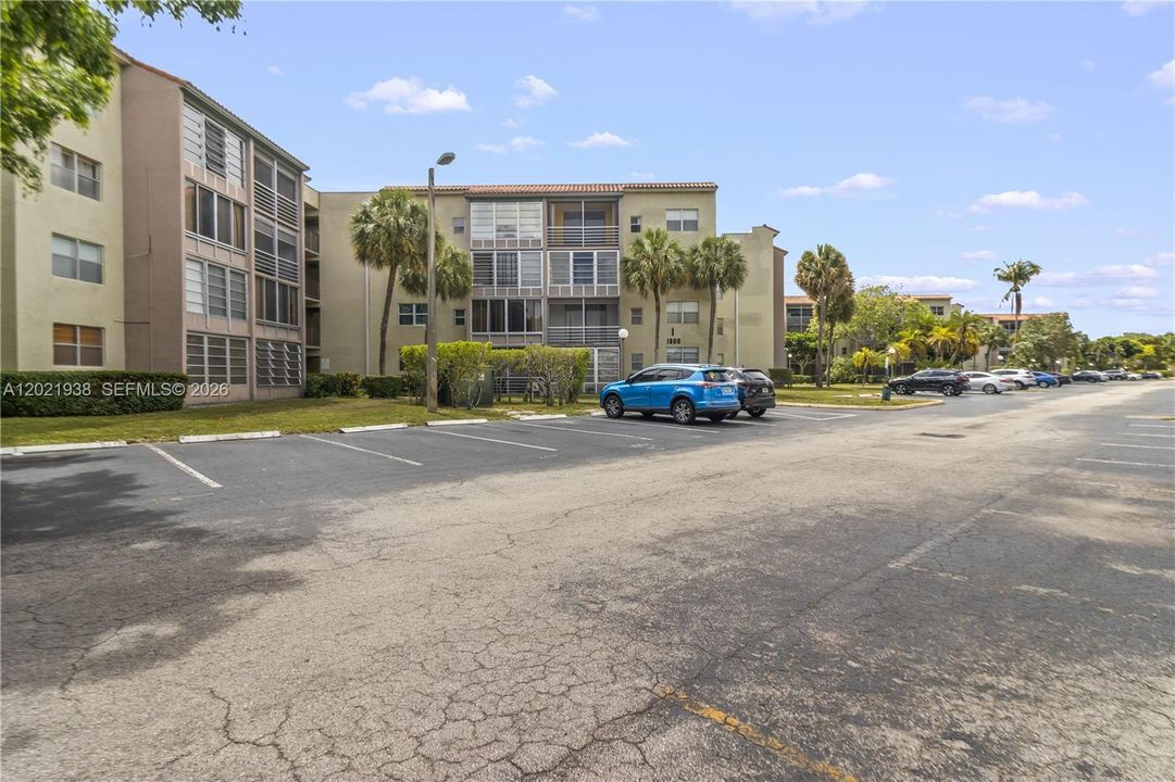 For Sale: $175,000 (2 beds, 2 baths, 1000 Square Feet)