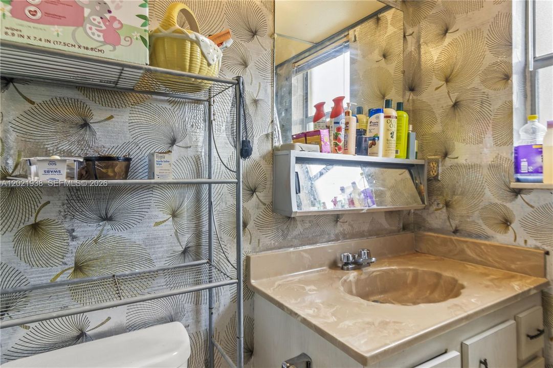 For Sale: $175,000 (2 beds, 2 baths, 1000 Square Feet)