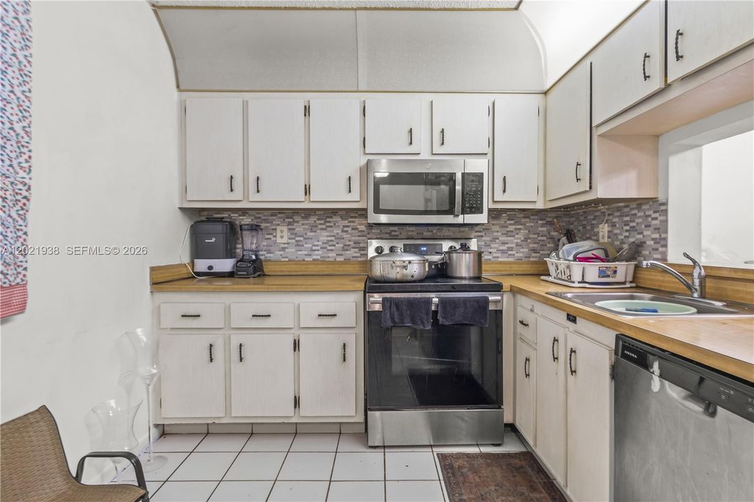 For Sale: $175,000 (2 beds, 2 baths, 1000 Square Feet)