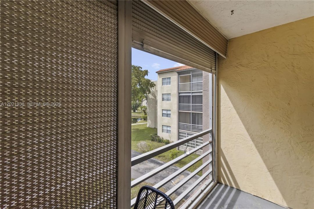 For Sale: $175,000 (2 beds, 2 baths, 1000 Square Feet)