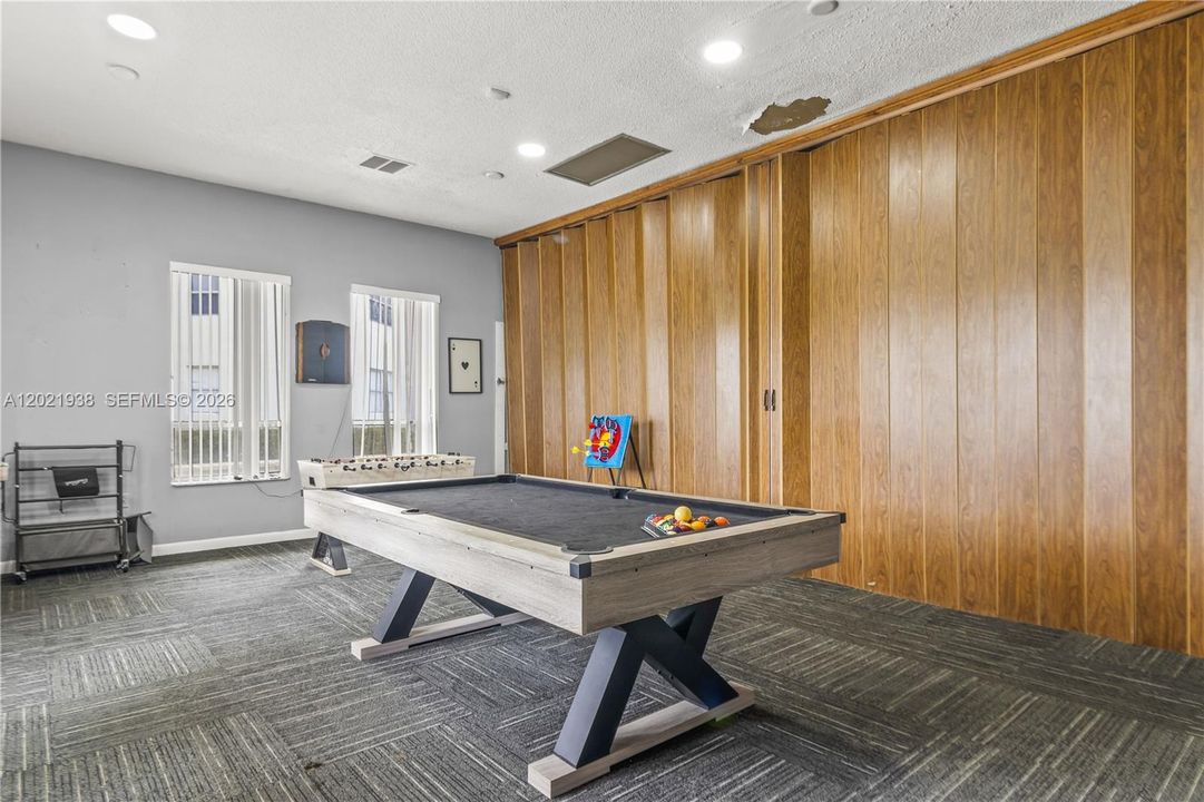 For Sale: $175,000 (2 beds, 2 baths, 1000 Square Feet)