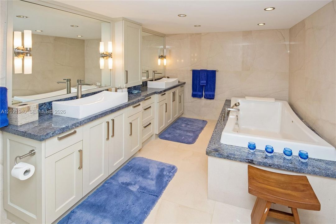 For Sale: $1,595,000 (2 beds, 2 baths, 2170 Square Feet)