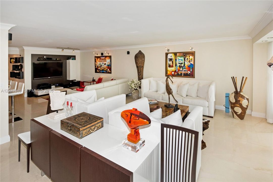 For Sale: $1,595,000 (2 beds, 2 baths, 2170 Square Feet)
