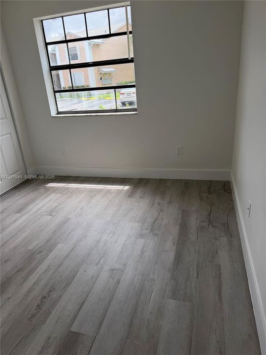 For Rent: $1,800 (2 beds, 1 baths, 863 Square Feet)