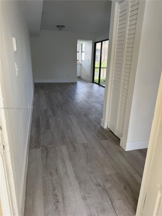 For Rent: $1,800 (2 beds, 1 baths, 863 Square Feet)