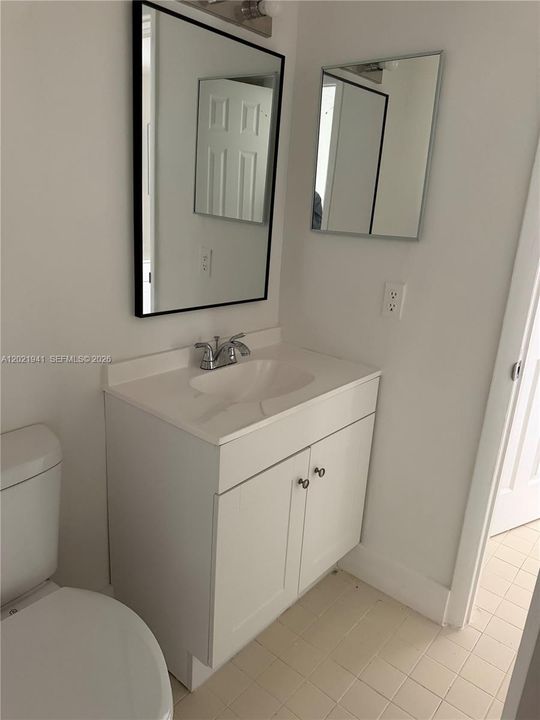 For Rent: $1,800 (2 beds, 1 baths, 863 Square Feet)