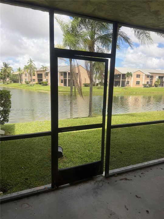 For Rent: $1,800 (2 beds, 1 baths, 863 Square Feet)