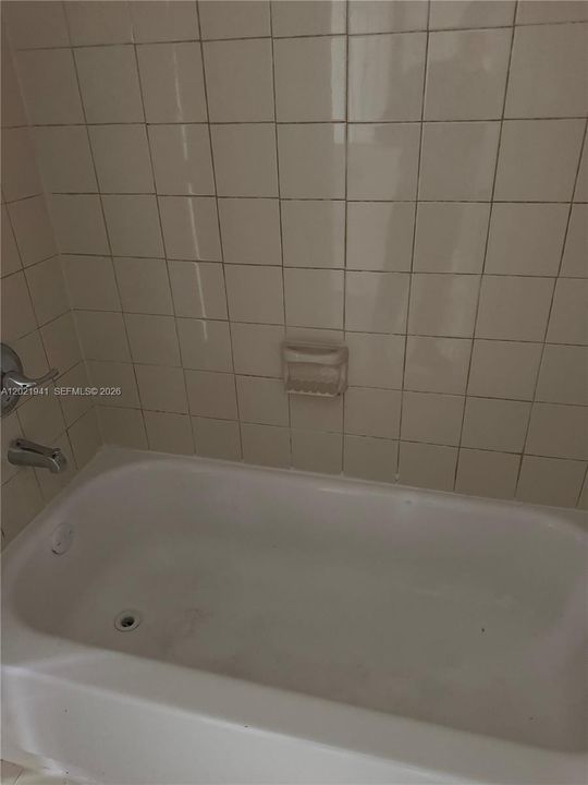 For Rent: $1,800 (2 beds, 1 baths, 863 Square Feet)