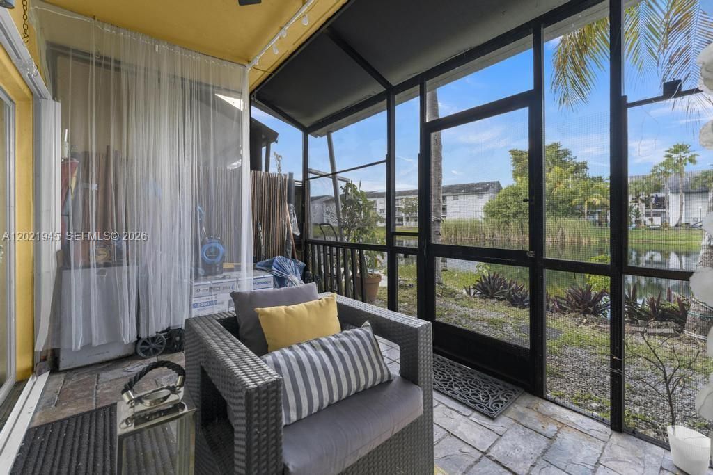 Family room's balcony (downstairs)
