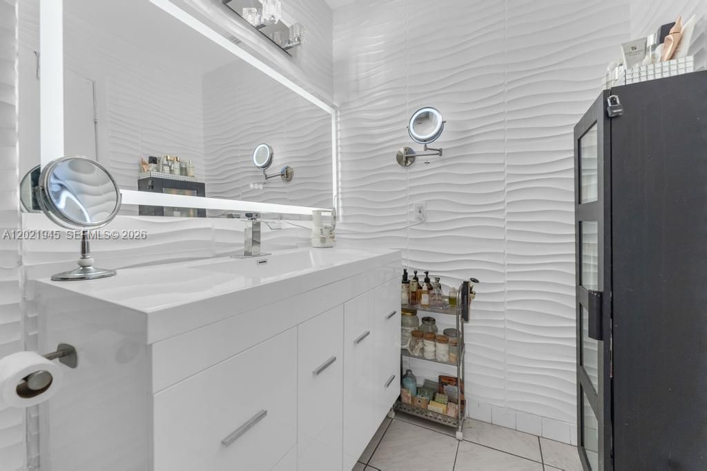 Primary bath