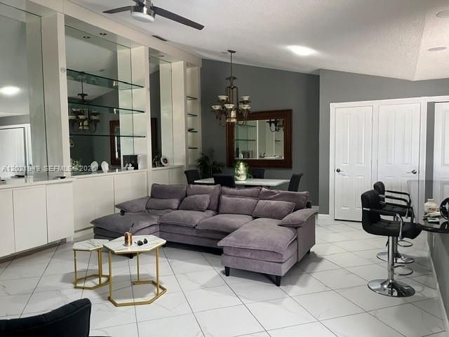 For Sale: $250,000 (2 beds, 2 baths, 1152 Square Feet)