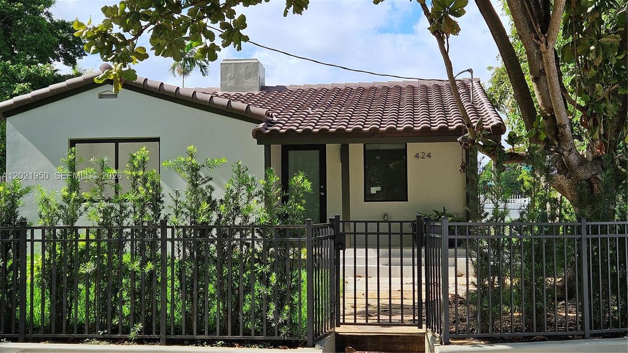En Renta: $4,800 (4 camas, 2 baños, 1416 Pies cuadrados)