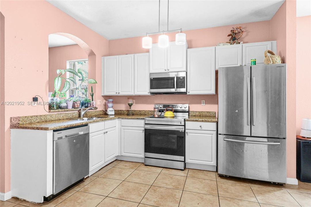 For Sale: $625,000 (5 beds, 3 baths, 2061 Square Feet)