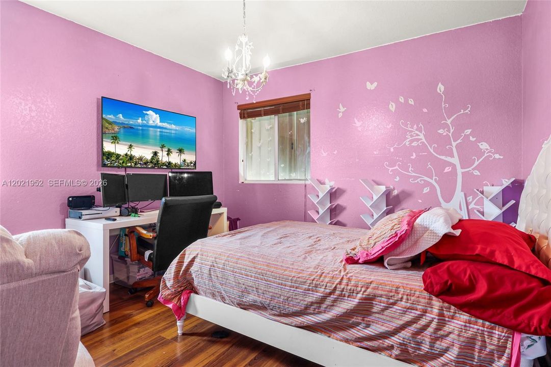 For Sale: $625,000 (5 beds, 3 baths, 2061 Square Feet)