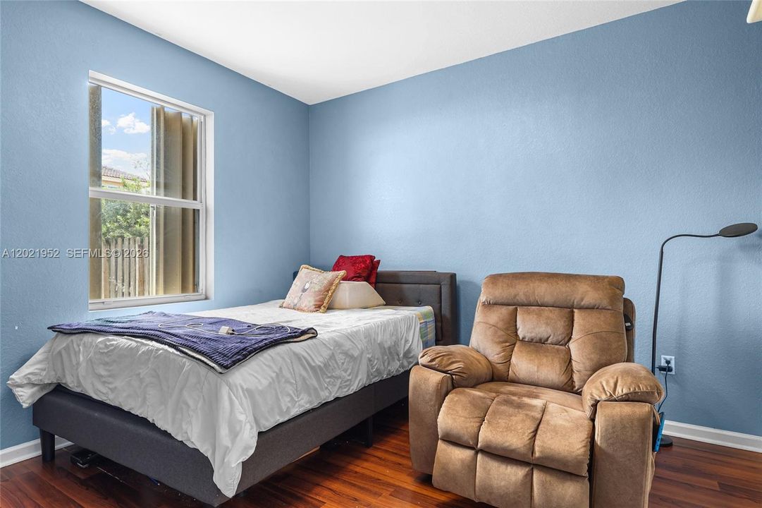 For Sale: $625,000 (5 beds, 3 baths, 2061 Square Feet)