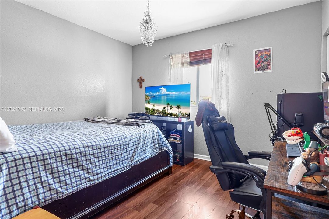 For Sale: $625,000 (5 beds, 3 baths, 2061 Square Feet)