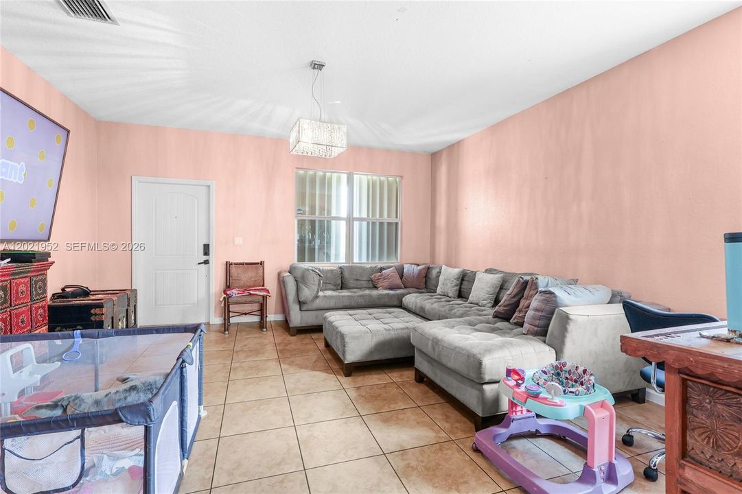 For Sale: $625,000 (5 beds, 3 baths, 2061 Square Feet)