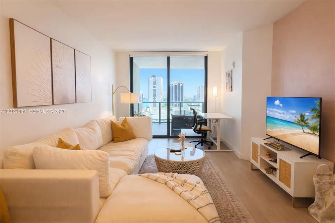: $479,000 (1 beds, 1 baths, 867 Square Feet)