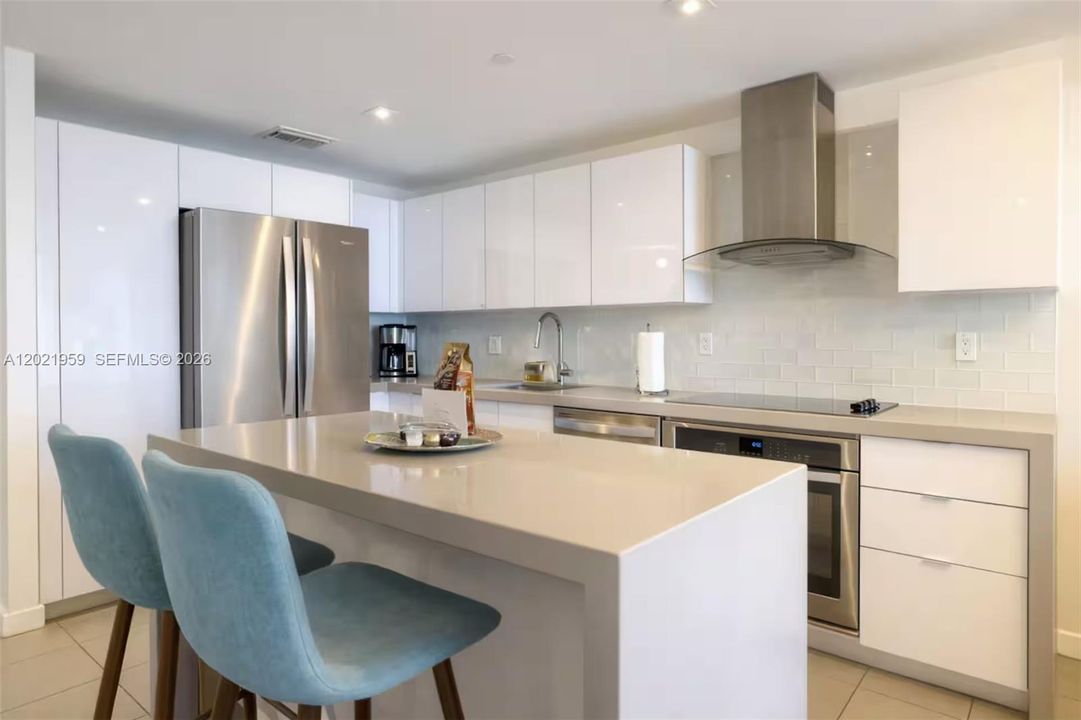 : $479,000 (1 beds, 1 baths, 867 Square Feet)