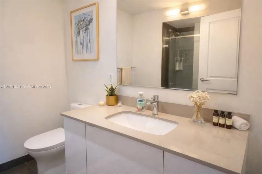 : $479,000 (1 beds, 1 baths, 867 Square Feet)