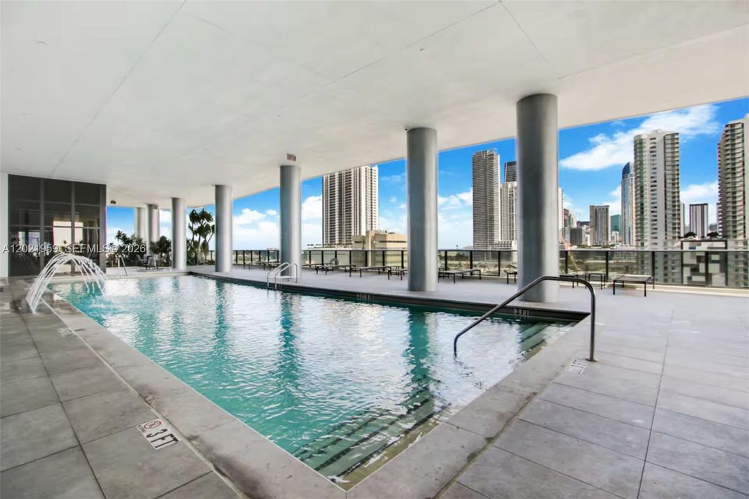 : $479,000 (1 beds, 1 baths, 867 Square Feet)