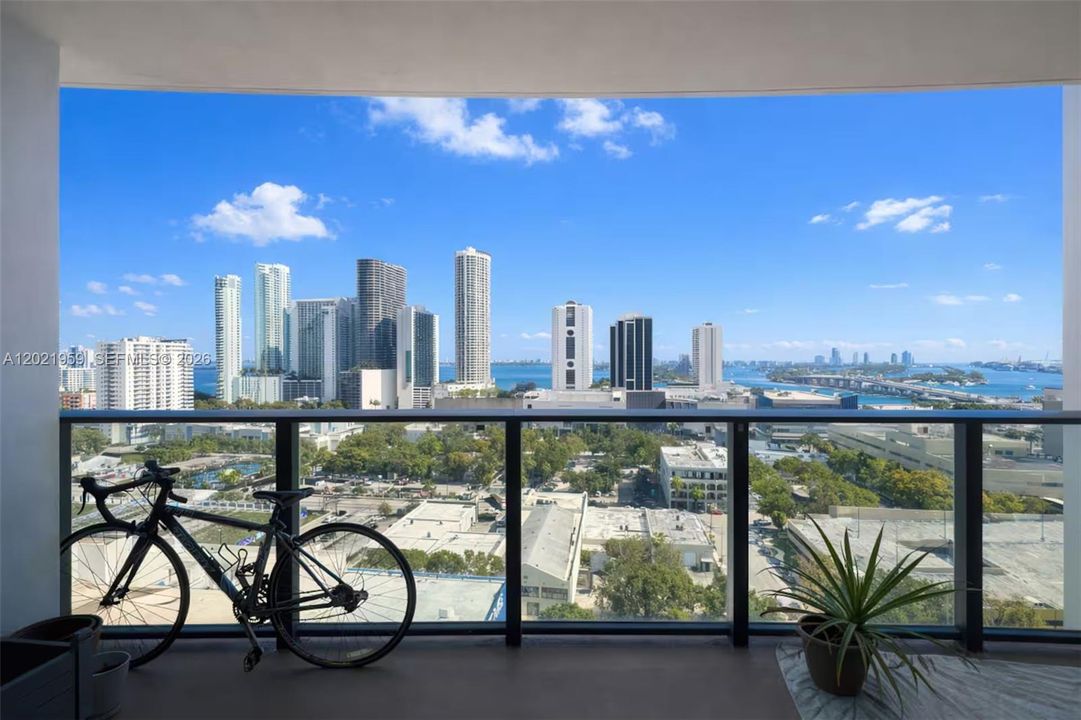 : $479,000 (1 beds, 1 baths, 867 Square Feet)