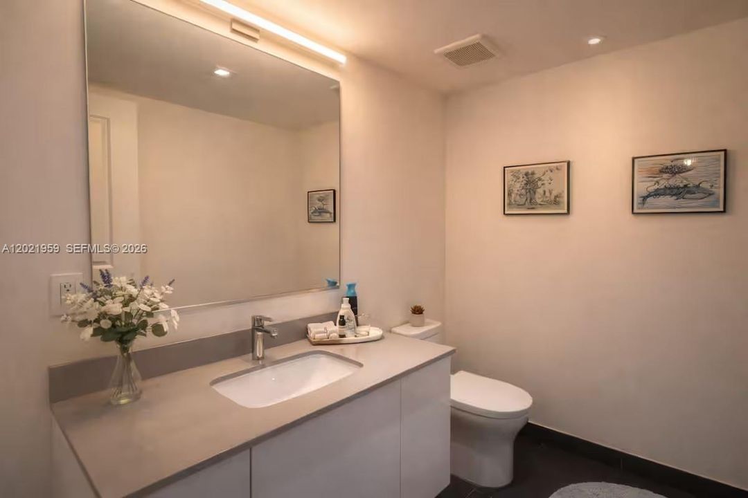 : $479,000 (1 beds, 1 baths, 867 Square Feet)