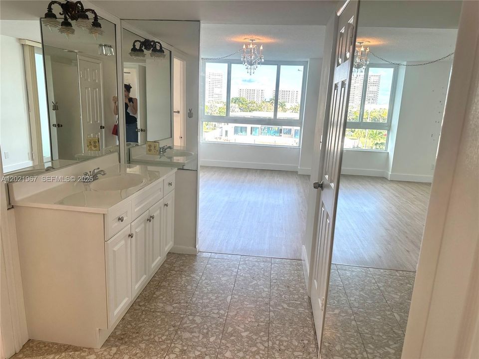 For Sale: $718,000 (2 beds, 2 baths, 1485 Square Feet)