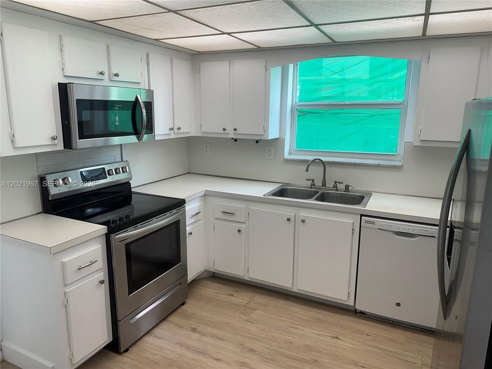 For Sale: $718,000 (2 beds, 2 baths, 1485 Square Feet)