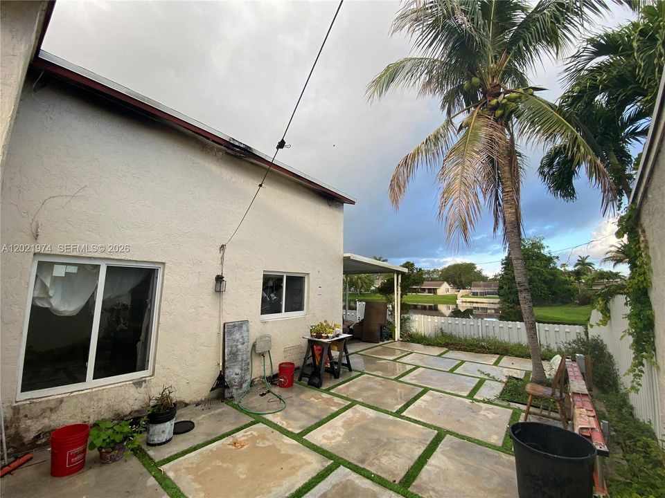 Active With Contract: $299,000 (3 beds, 3 baths, 1281 Square Feet)