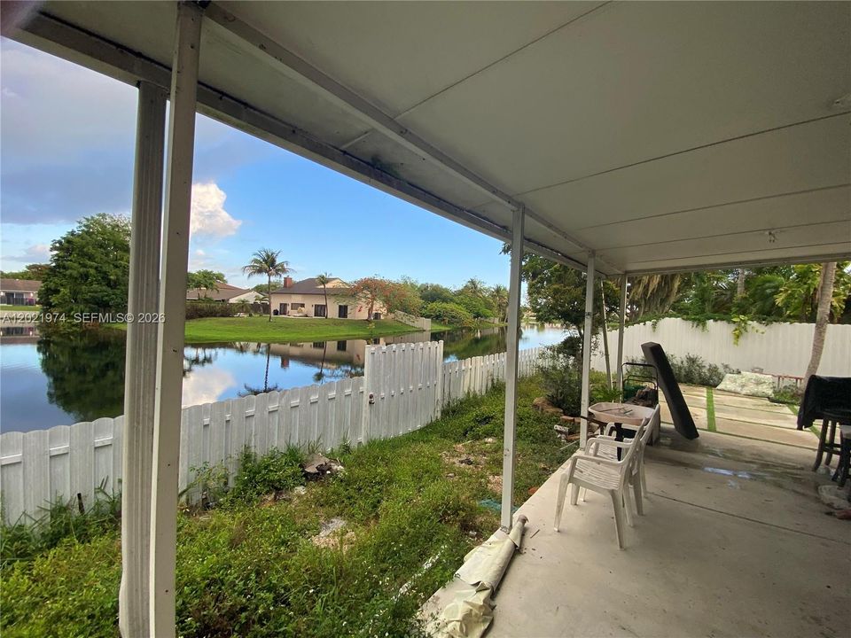 Active With Contract: $299,000 (3 beds, 3 baths, 1281 Square Feet)