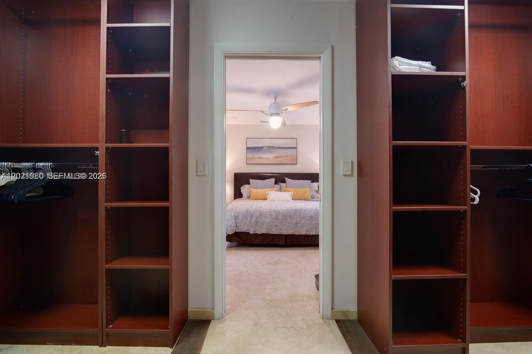 В аренду: $12,000 (5 спален, 3 ванн, 2948 Квадратных фут)