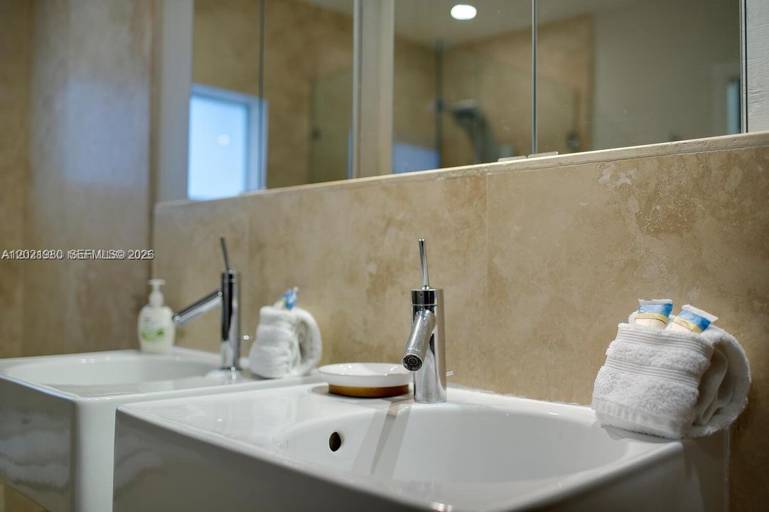 В аренду: $12,000 (5 спален, 3 ванн, 2948 Квадратных фут)