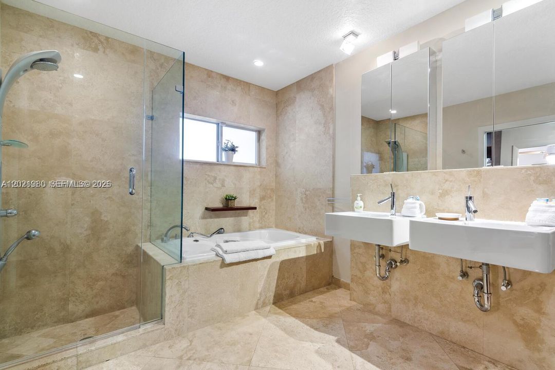 В аренду: $12,000 (5 спален, 3 ванн, 2948 Квадратных фут)