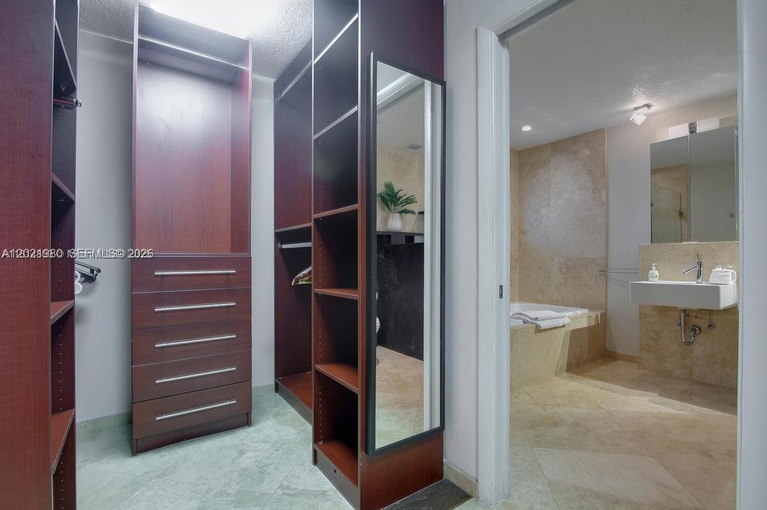 В аренду: $12,000 (5 спален, 3 ванн, 2948 Квадратных фут)