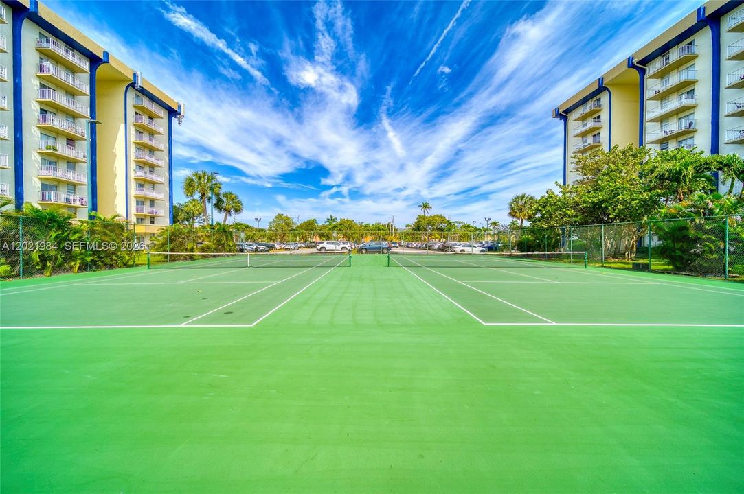 For Sale: $189,000 (1 beds, 1 baths, 598 Square Feet)