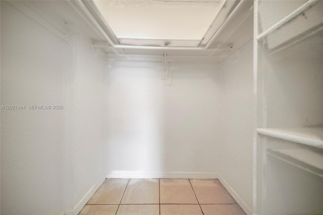 For Sale: $189,000 (1 beds, 1 baths, 598 Square Feet)