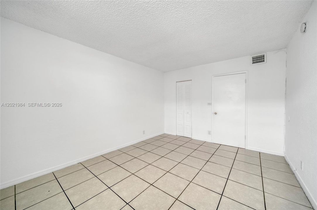 For Sale: $189,000 (1 beds, 1 baths, 598 Square Feet)
