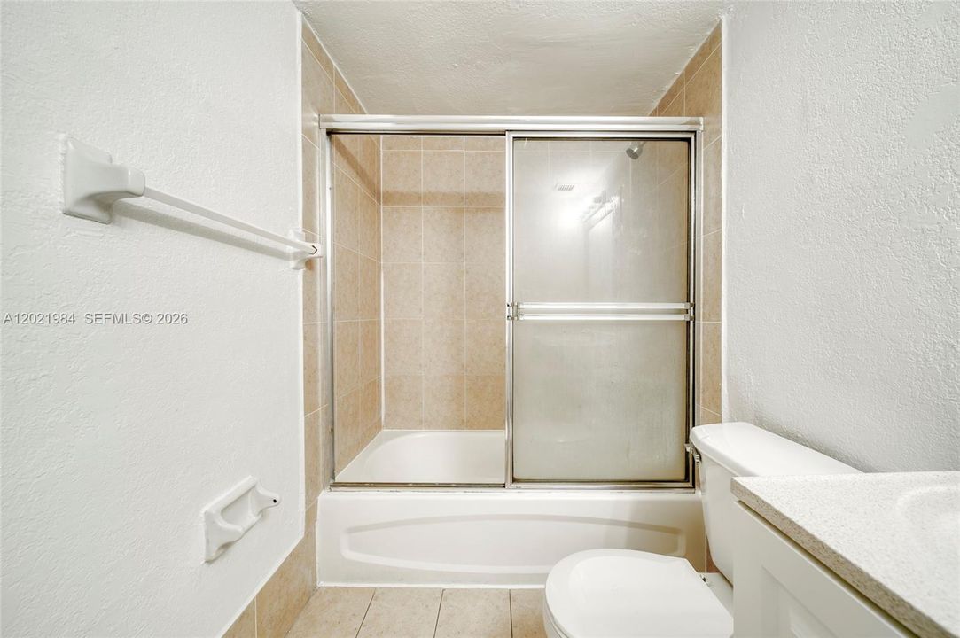 For Sale: $189,000 (1 beds, 1 baths, 598 Square Feet)