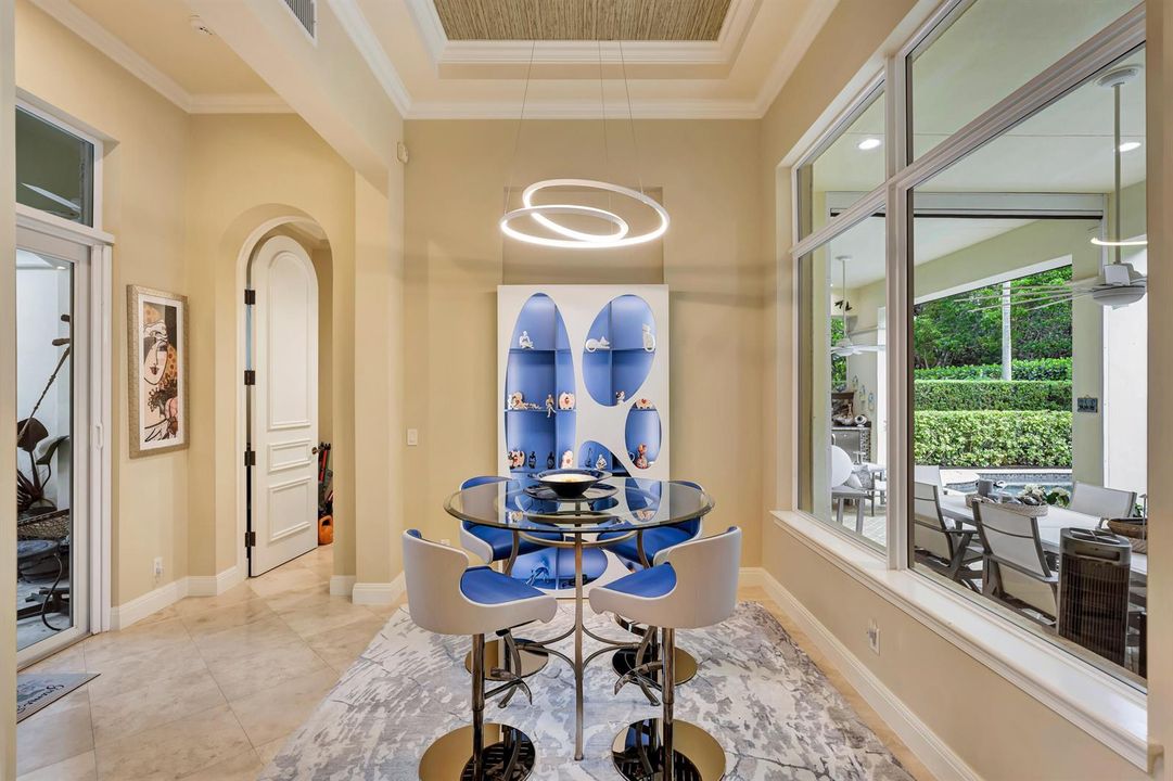 BREAKFAST DINING AREA