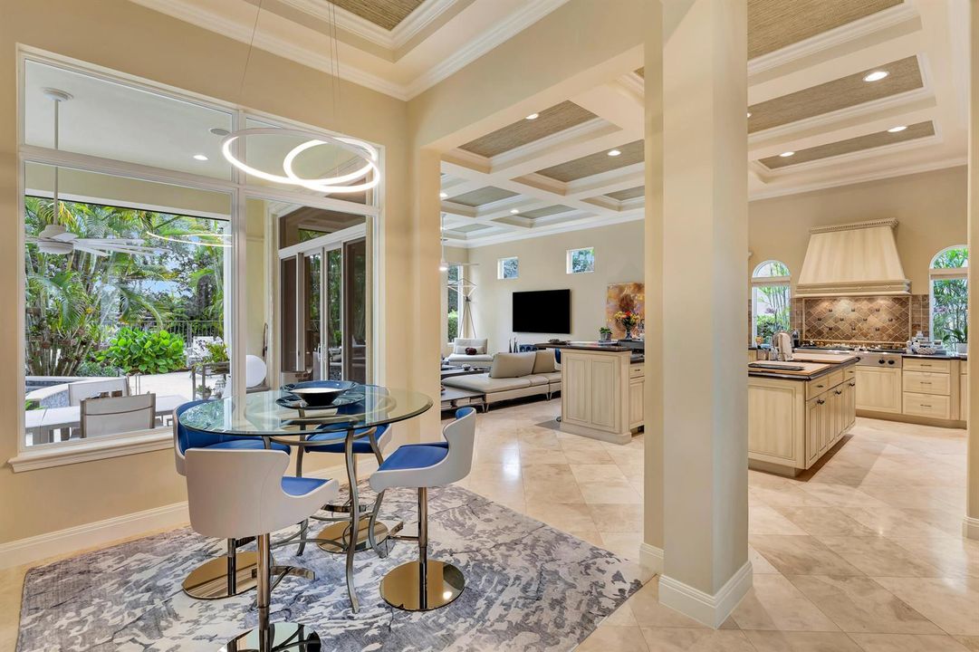 BREAKFAST DINING AREA