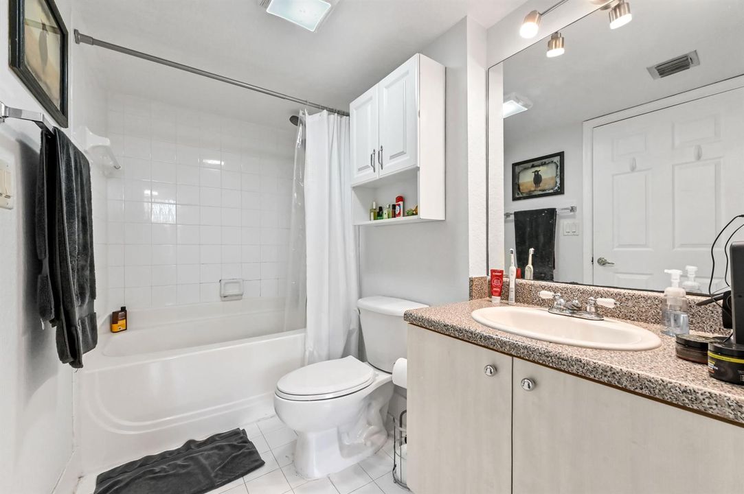 17 Bathroom 02