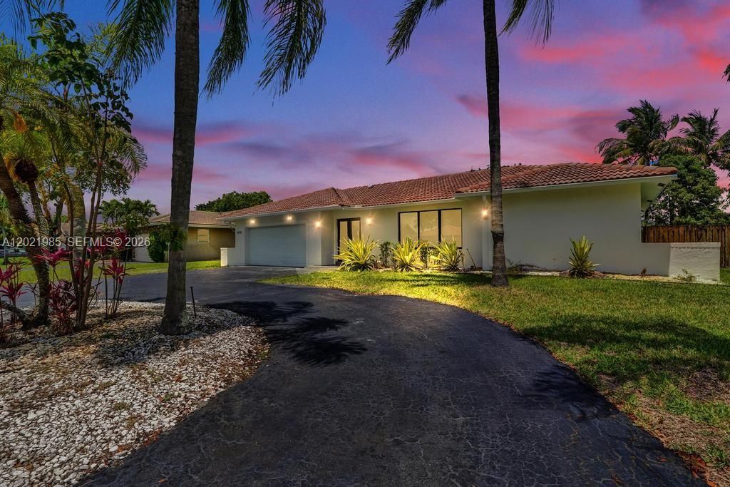 For Sale: $749,000 (5 beds, 3 baths, 2089 Square Feet)