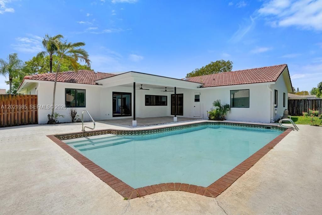 For Sale: $749,000 (5 beds, 3 baths, 2089 Square Feet)