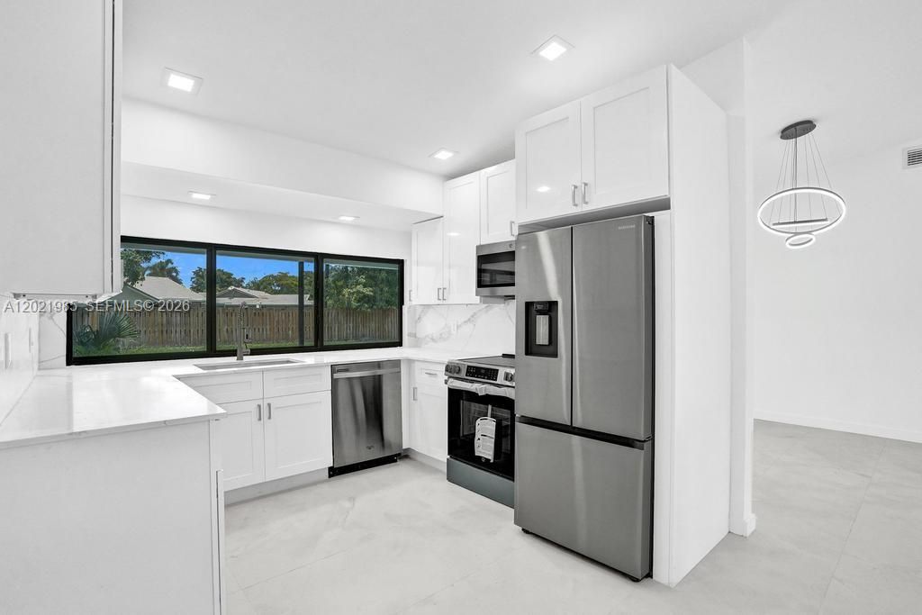 For Sale: $749,000 (5 beds, 3 baths, 2089 Square Feet)